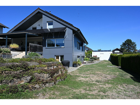 Zweifamilienhaus kaufen in Göppingen, mit Garage, 899 m² Grundstück, 247 m² Wohnfläche, 8 Zimmer