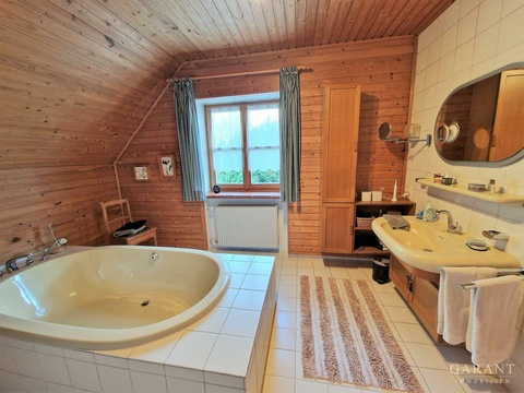 Großes Badezimmer im O