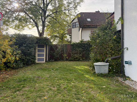 Garten mit Gartenhaus