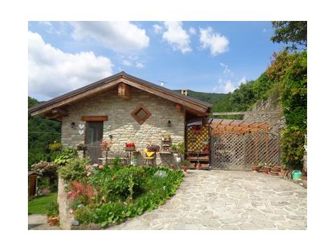 Villa kaufen in Gorzegno, 300 m² Grundstück, 240 m² Wohnfläche, 8 Zimmer