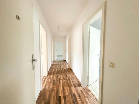 Flur DG (Leerwohnung)