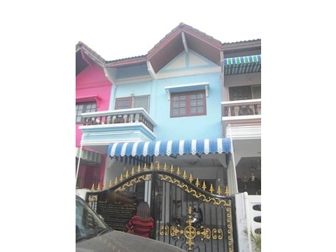 Reihenmittelhaus kaufen in Hua Hin, 120 m² Grundstück, 100 m² Wohnfläche, 4 Zimmer