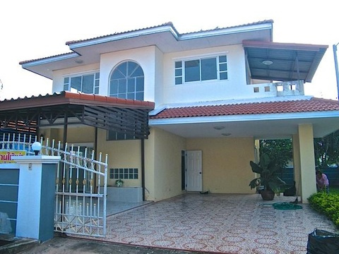 Villa mieten in Nakhon Ratchasima, mit Stellplatz, 300 m² Grundstück, 160 m² Wohnfläche, 4 Zimmer