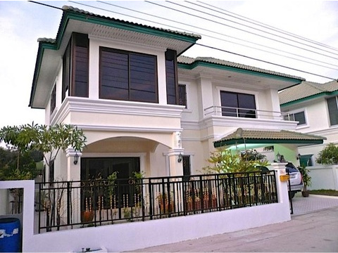 Villa mieten in Nakhon Ratchasima, mit Stellplatz, 240 m² Grundstück, 160 m² Wohnfläche, 5 Zimmer
