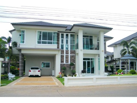 Haus kaufen in Nakhon Ratchasima, mit Stellplatz, 400 m² Grundstück, 290 m² Wohnfläche, 5 Zimmer