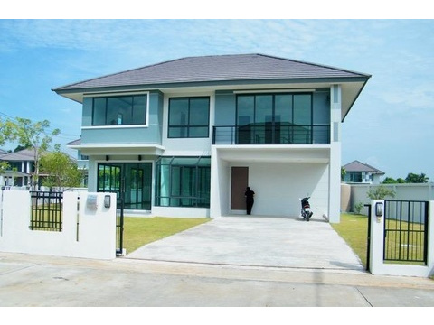 Villa kaufen in Nakhon Ratchasima, mit Stellplatz, 540 m² Grundstück, 240 m² Wohnfläche, 7 Zimmer