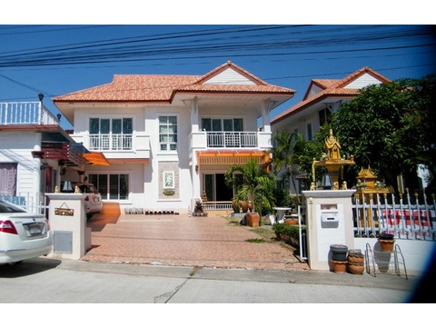 Villa kaufen in Nakhon Ratchasima, mit Stellplatz, 384 m² Grundstück, 160 m² Wohnfläche, 5 Zimmer