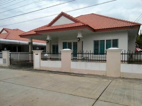 Haus kaufen in Nakhon Ratchasima, mit Stellplatz, 224 m² Grundstück, 100 m² Wohnfläche, 4 Zimmer