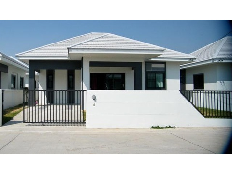 Haus mieten in Nakhon Ratchasima, mit Stellplatz, 216 m² Grundstück, 100 m² Wohnfläche, 4 Zimmer