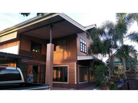 Landhaus mieten in Khon Kaen, mit Stellplatz, 352 m² Grundstück, 205 m² Wohnfläche, 6 Zimmer