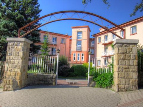 Hotel kaufen in Hévíz, mit Stellplatz, 2.800 m² Gastrofläche