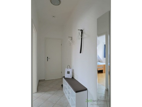 Wohnungsflur mit Garderobe