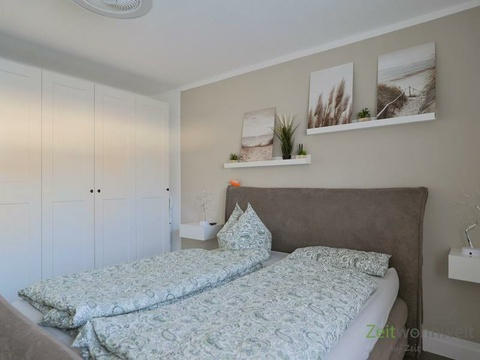 großer Kleiderschrank