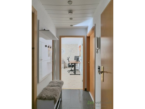 Wohnungsflur mit Garderobe