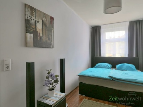 hohes Doppelbett