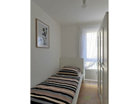 Schlafzimmer mit Kleiderschrank