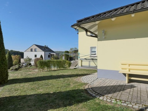 Außenbereich mit Sitzbank