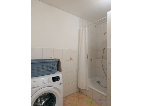 Dusche und Waschmaschine
