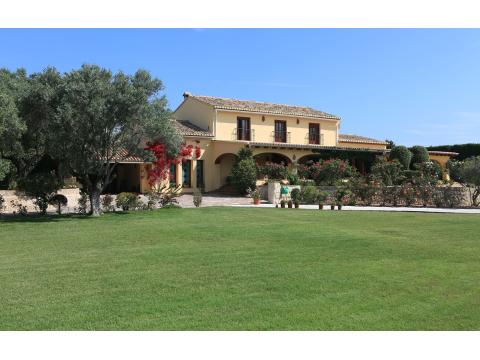 Villa kaufen in Denia, 5.500 m² Grundstück, 900 m² Wohnfläche, 20 Zimmer