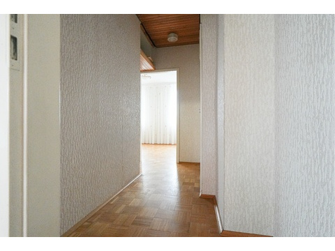 Wohnungsflur zwischen Schlafzimmer und Esszimmer