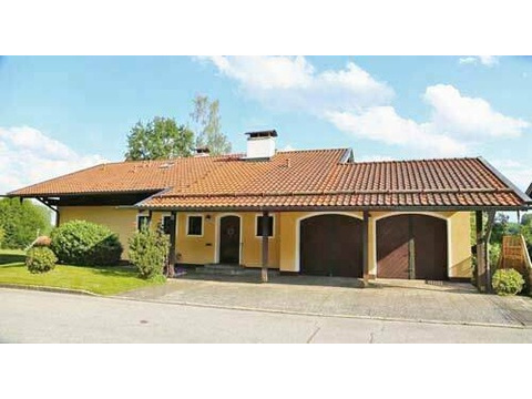 Landhaus kaufen in Seeon-Seebruck, 930 m² Grundstück, 290 m² Wohnfläche, 8 Zimmer