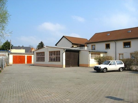 Hof-, Stellplatz- und Werkstattbereich