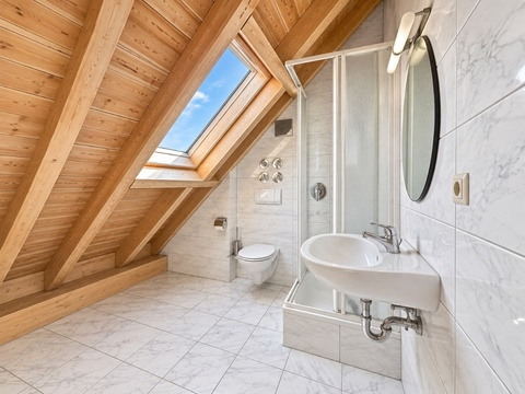 Badezimmer (Dachgeschoss)