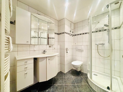 Badezimmer 1 mit Dusche