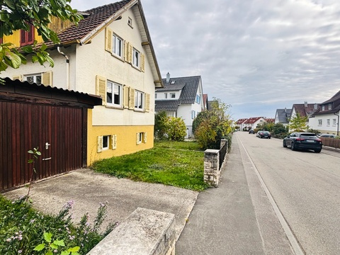 Außenansicht mit Blick in die Straße