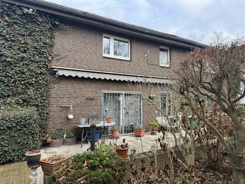 Zweifamilienhaus kaufen in Sehnde, 950 m² Grundstück, 185 m² Wohnfläche, 8 Zimmer