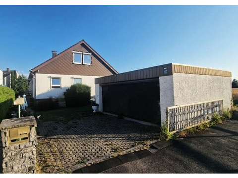Zweifamilienhaus kaufen in Sachsenheim, 579 m² Grundstück, 238 m² Wohnfläche, 8 Zimmer