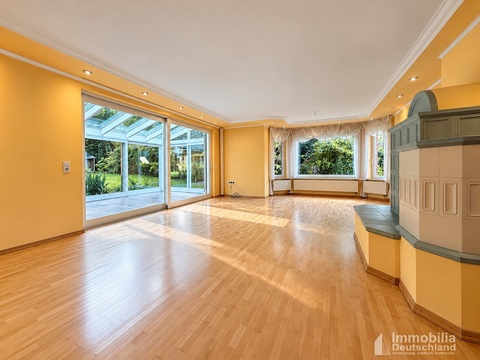 Wohnzimmer mit Blick zum Wintergarten