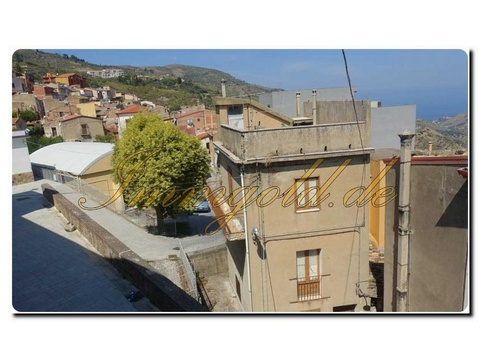 Haus kaufen in Santo Stefano di Camastra, 1 m² Grundstück, 100 m² Wohnfläche, 4 Zimmer