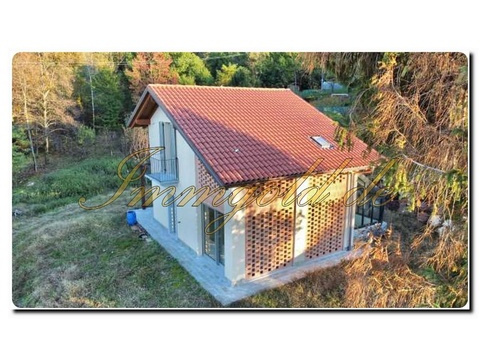 Haus kaufen in Porto Valtravaglia, 4.520 m² Grundstück, 140 m² Wohnfläche, 5 Zimmer