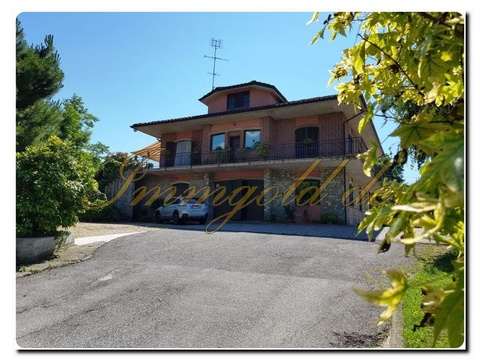 Haus kaufen in Ceva, 9.000 m² Grundstück, 380 m² Wohnfläche, 6 Zimmer