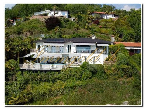 Haus kaufen in Porto Valtravaglia, 1.200 m² Grundstück, 250 m² Wohnfläche, 5 Zimmer