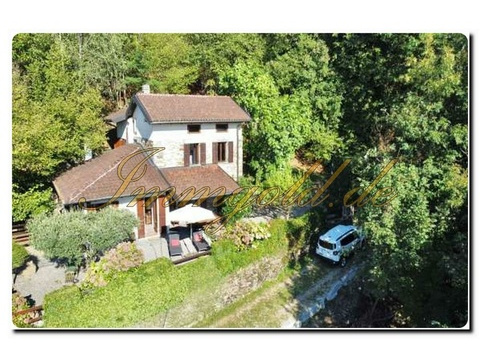 Haus kaufen in Dumenza, 12.395 m² Grundstück, 167 m² Wohnfläche, 4 Zimmer