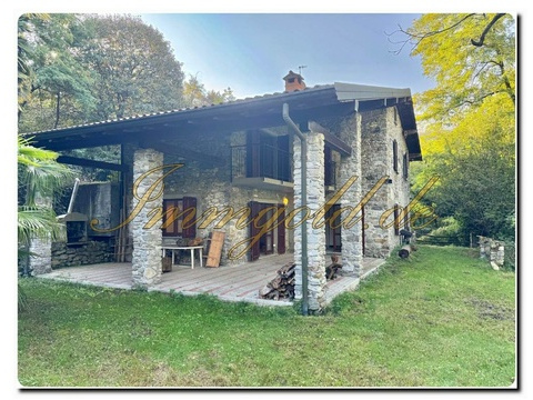 Haus kaufen in Bedero, 15.700 m² Grundstück, 250 m² Wohnfläche, 5 Zimmer