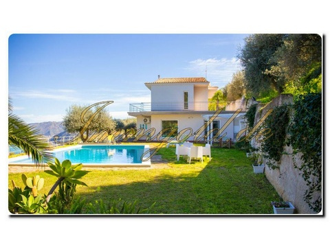 Villa kaufen in Capo D'orlando, 4.400 m² Grundstück, 230 m² Wohnfläche, 11 Zimmer