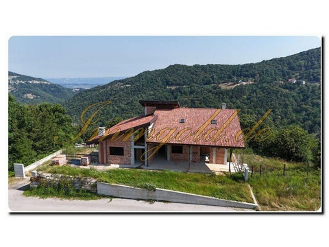 Haus kaufen in Battifollo, 5.500 m² Grundstück, 500 m² Wohnfläche, 1 Zimmer