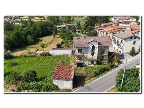 Haus kaufen in Battifollo, 1.600 m² Grundstück, 300 m² Wohnfläche, 10 Zimmer