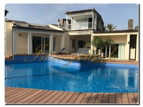 Villa kaufen in San Bartolomé de Tirajana, 1.300 m² Grundstück, 630 m² Wohnfläche, 7 Zimmer