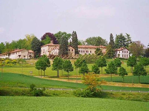 Villa kaufen in Valenza, 250.000 m² Grundstück, 3.380 m² Wohnfläche, 32 Zimmer