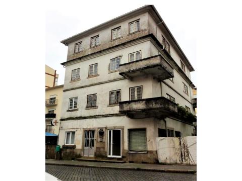Mehrfamilienhaus kaufen in Mangualde, 735 m² Grundstück, 360 m² Wohnfläche, 13 Zimmer