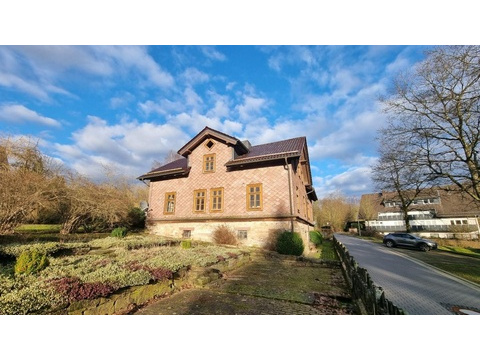 Einfamilienhaus kaufen in Holzminden, 1.133 m² Grundstück, 270 m² Wohnfläche, 9 Zimmer