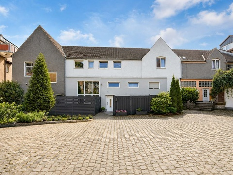 Etagenwohnung kaufen in Dortmund, mit Stellplatz, 211 m² Wohnfläche, 6 Zimmer