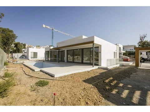Haus kaufen in Estepona, mit Stellplatz, 585 m² Grundstück, 159 m² Wohnfläche, 4 Zimmer