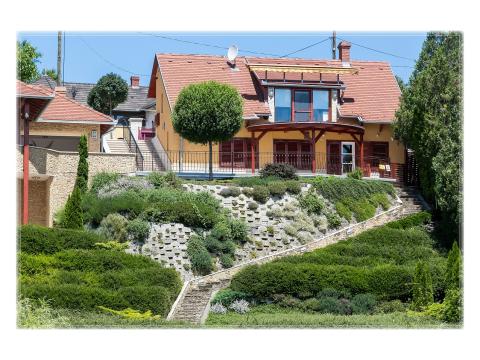 Einfamilienhaus kaufen in Mohatsch Szőlőhegy, mit Stellplatz, 2.961 m² Grundstück, 200 m² Wohnfläche, 7 Zimmer