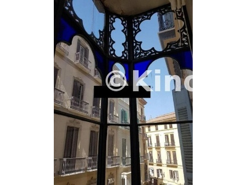 Etagenwohnung kaufen in Malaga, 135 m² Wohnfläche, 6 Zimmer