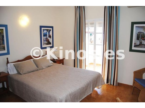 Haus kaufen in Fuengirola, 200 m² Grundstück, 800 m² Wohnfläche, 26 Zimmer